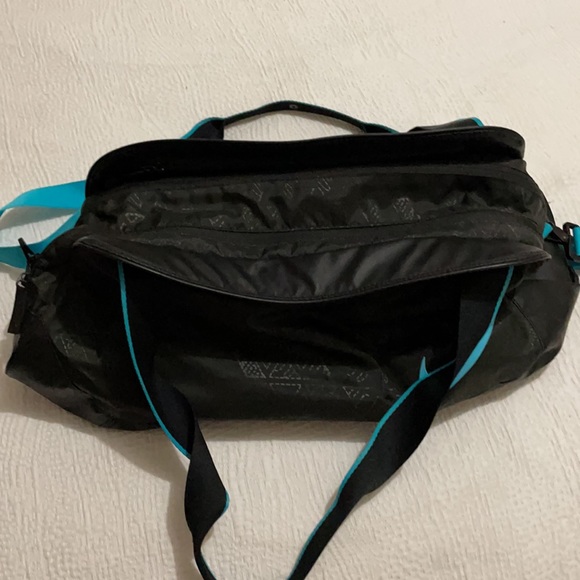 Nike gym bag - Picture 3 of 7